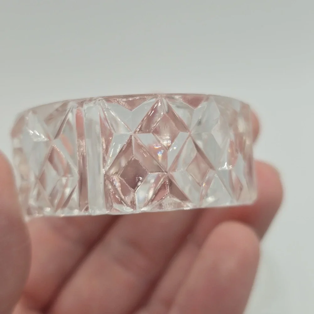 Vtg Set of 4 Acrylic Clear Crystal Cut Round Napkin Rings Made in Hong Kong